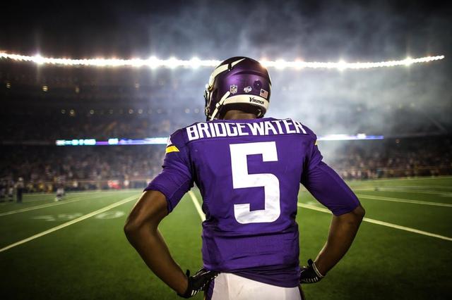 卫泰迪-布里奇沃特（Teddy Bridgewater）在周二的训练中膝盖脱臼并且膝盖前十字韧带撕裂。