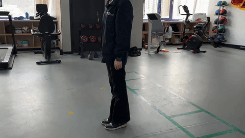 单腿站.gif